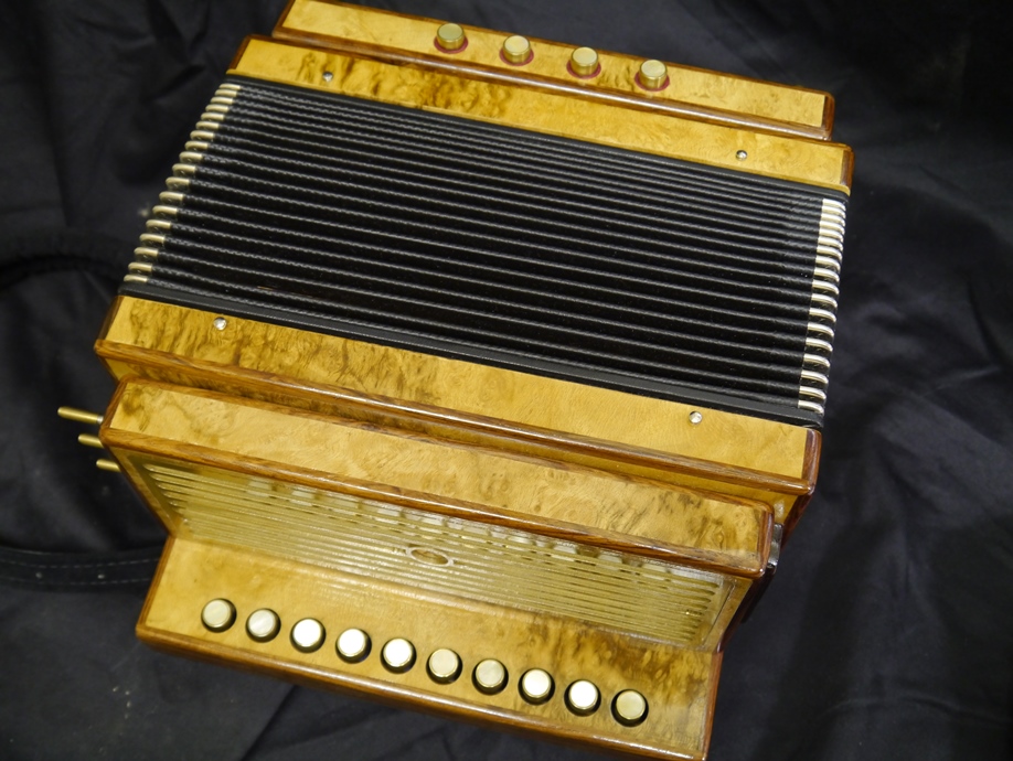 Albrecht one row melodeon in D - Image 10