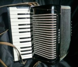 Hohner Student II accordion