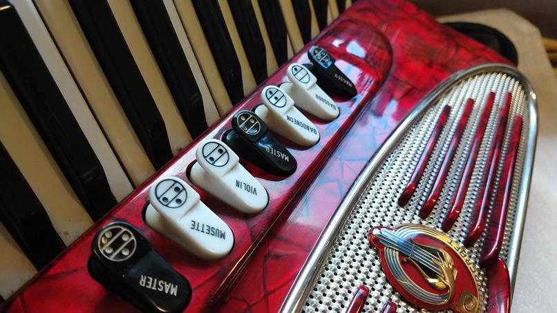 Giulietti Classic 47 piano accordion - Image 2