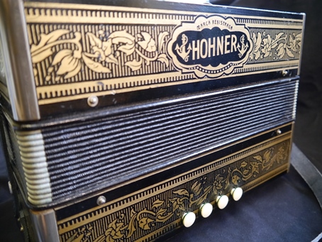 Hohner one row melodeon in D - Image 2