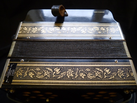 Hohner one row melodeon in D - Image 7