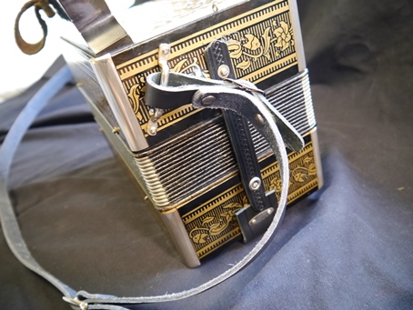 Hohner one row melodeon in D - Image 6