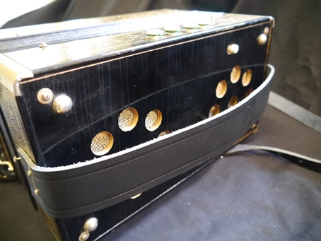 Hohner one row melodeon in D - Image 4