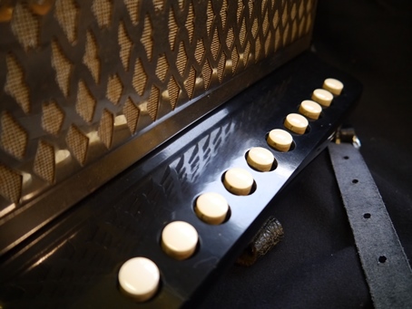 Hohner one row melodeon in D - Image 3