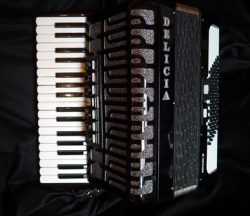 Delicia Arnaldo 23 piano accordion